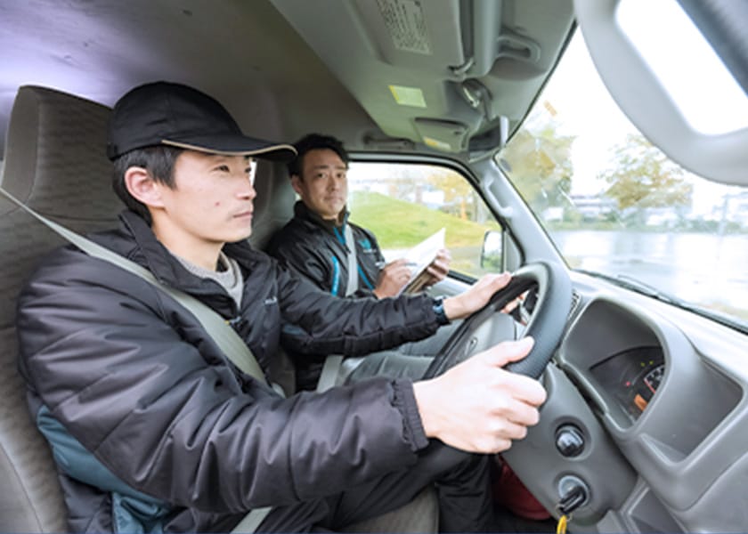 コンパクトで小回りが効く輸送車 軽貨物車両